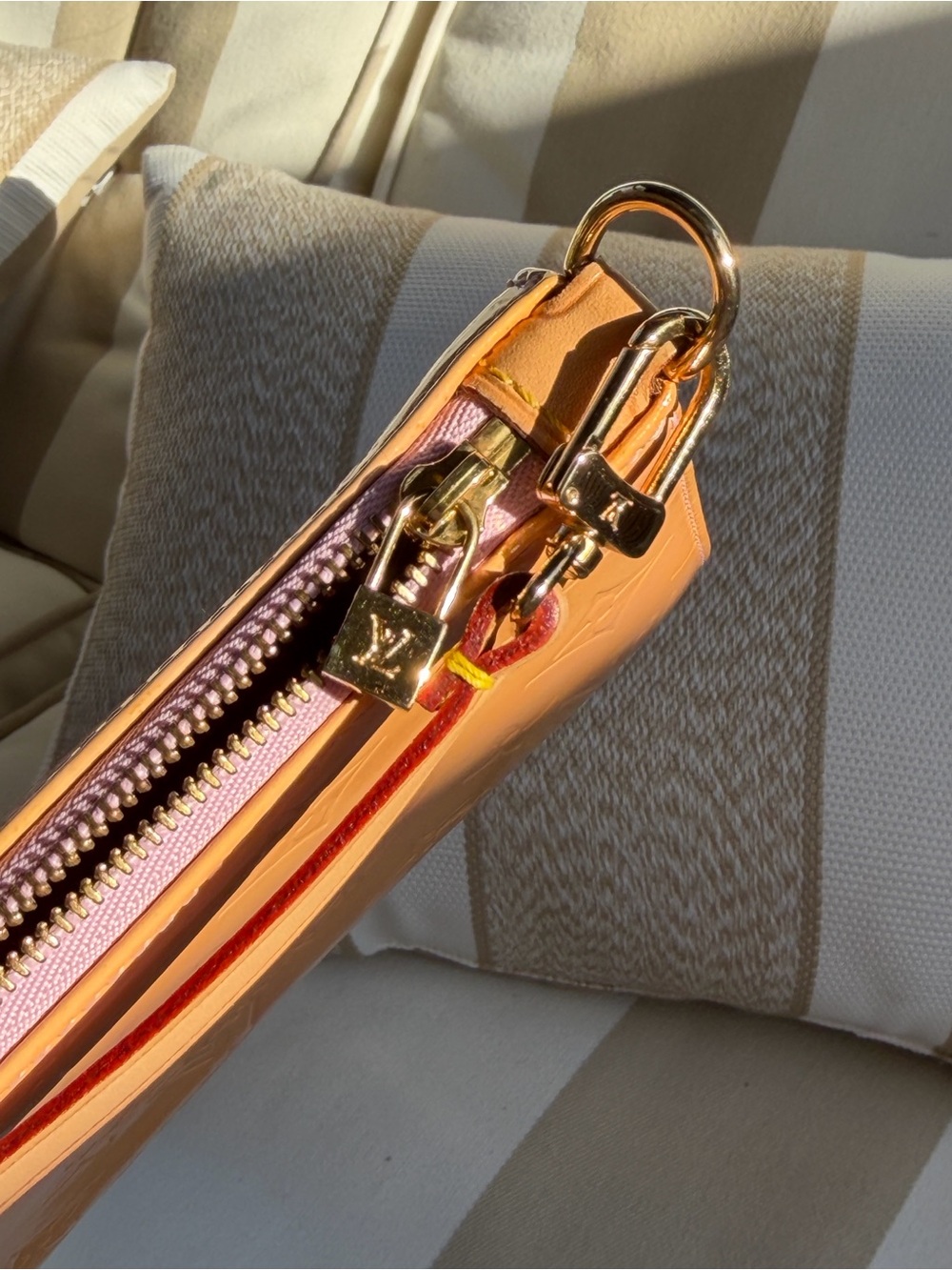 Louis Vuitton Vernis Lexington Pochette Pink Yellow Patent Monogram Shoulder Bag - Picture 4 of 10